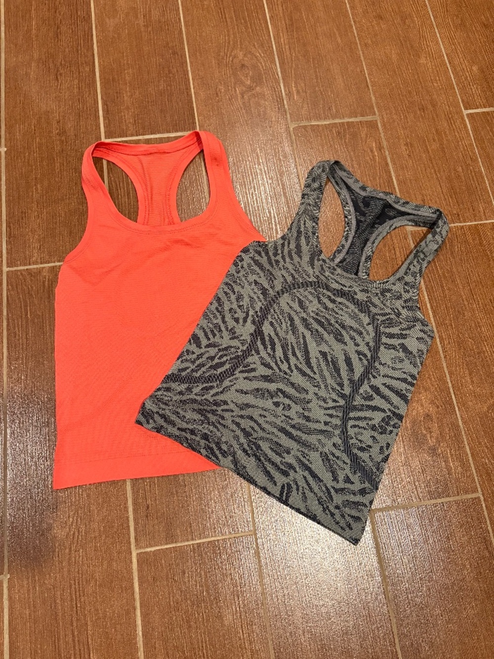 Lululemon tank bundle of two tank tops orange grey size 2 excellent condition